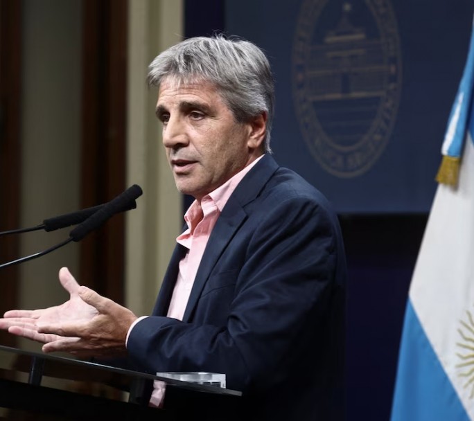 Caputo descartó la dolarización y aseguró que Estados Unidos "está dispuesto a seguir comprando pesos"