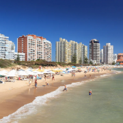 Punta del Este 2026: cuánto cuesta comer afuera y llenar el tanque en plena temporada