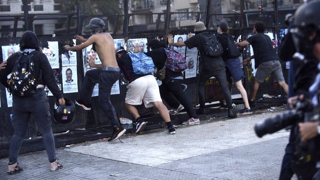 El Senado define la Reforma Laboral: Máxima tensión, paro nacional y "Protocolo Antipiquetes" en el Congreso
