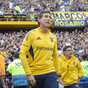 Boca: hinchas estallaron tras el cambio de Bareiro y el DT evitó dar explicaciones
