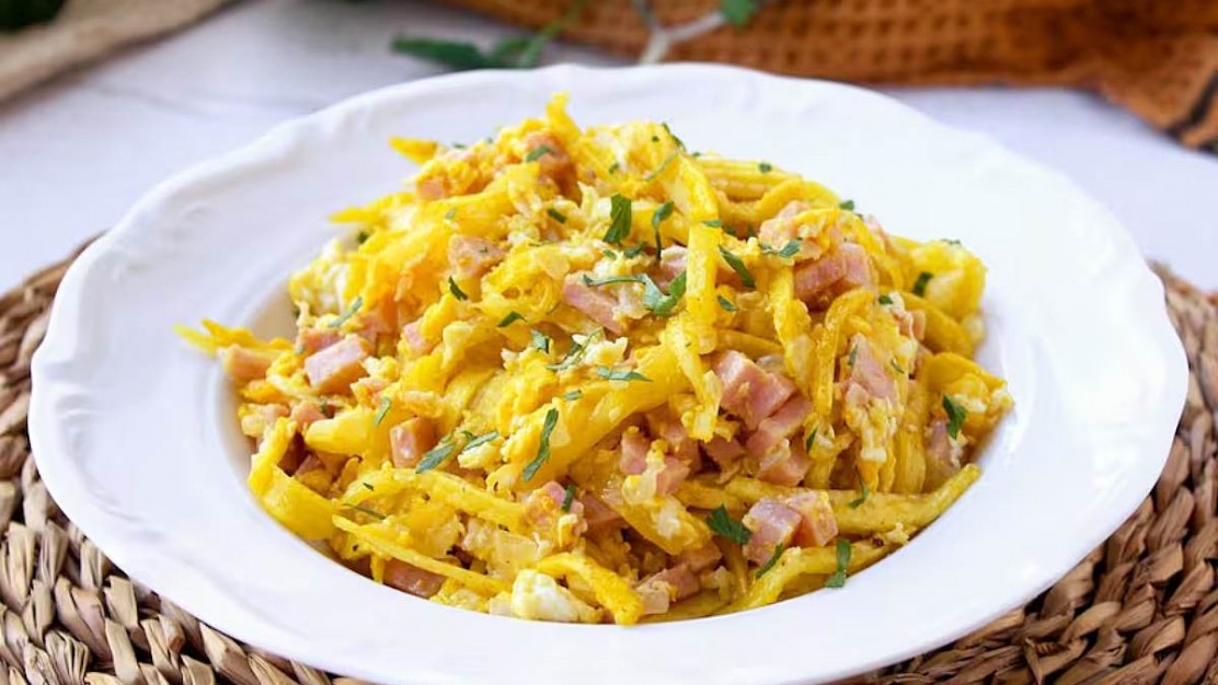 Revuelto Gramajo: la receta clásica de los bodegones porteños