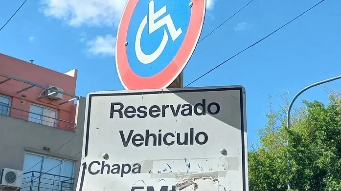 La Ciudad eliminó 272 estacionamientos reservados irregulares