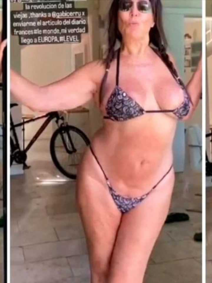 Moria Cas n volvi a mostrarse en bikini